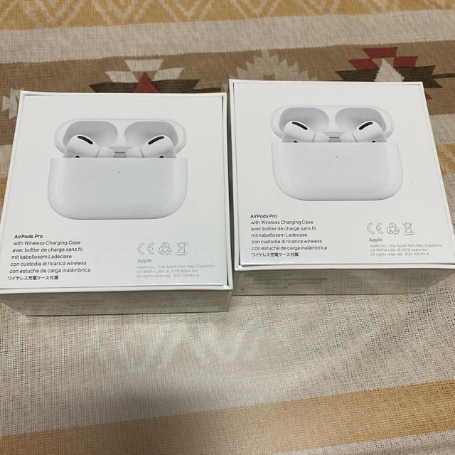 Apple(アップル)の期間限定　Air pods pro(二個) スマホ/家電/カメラのオーディオ機器(ヘッドフォン/イヤフォン)の商品写真