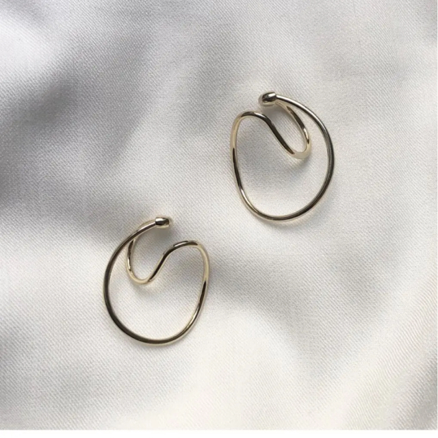 Gray(グライ)のgray アクセサリー イヤーカフ DORIS GOLD 金 EAR CUFF レディースのアクセサリー(イヤーカフ)の商品写真