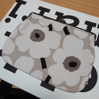 マリメッコ(marimekko)のマリメッコ　がま口ポーチ　新色✿ベージュ✿(ポーチ)