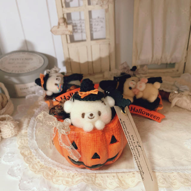 sold outハロウィン ✧*̣̩⋆̩☽⋆゜かぼちゃポットのくまちゃん吸血鬼♡ ハンドメイドのフラワー/ガーデン(その他)の商品写真