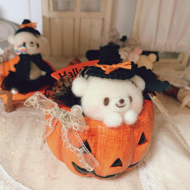 sold outハロウィン ✧*̣̩⋆̩☽⋆゜かぼちゃポットのくまちゃん吸血鬼♡ ハンドメイドのフラワー/ガーデン(その他)の商品写真