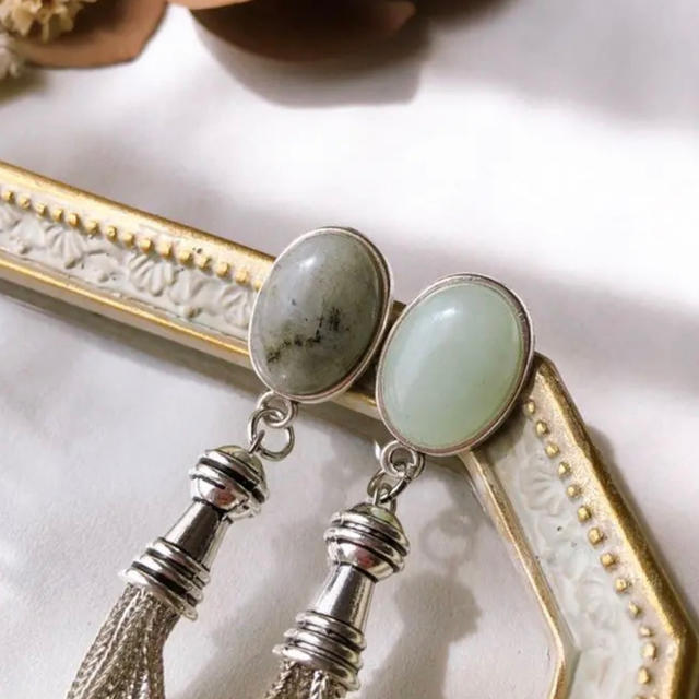 KBF(ケービーエフ)のnuance green tassel pierce/earring レディースのアクセサリー(イヤリング)の商品写真