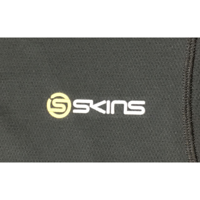 SKINS(スキンズ)のスキンズ 半袖 Tシャツ ランニング 新品未使用 値下げ スポーツ/アウトドアのランニング(ウェア)の商品写真