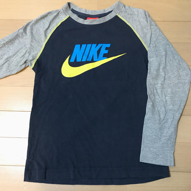 NIKE(ナイキ)の長袖Tシャツ 140 NIKE キッズ/ベビー/マタニティのキッズ服男の子用(90cm~)(Tシャツ/カットソー)の商品写真