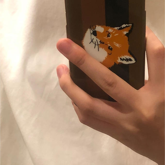 MAISON KITSUNE'(メゾンキツネ)のメゾンキツネ   iPhoneケース スマホ/家電/カメラのスマホアクセサリー(iPhoneケース)の商品写真