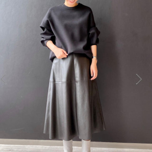 STUNNING LURE(スタニングルアー)のフェイクレザーフレアスカート レディースのスカート(ひざ丈スカート)の商品写真