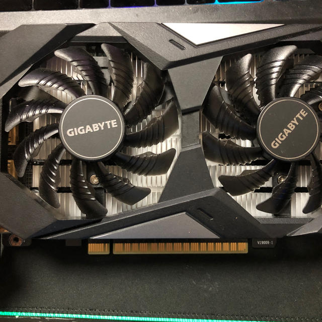 GIGABYTE GTX1650 super シングルファン