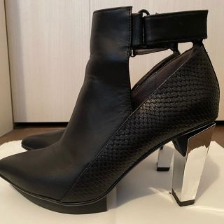 イッセイミヤケ(ISSEY MIYAKE)の【美品】UNITEDNUDE 37(ブーティ)