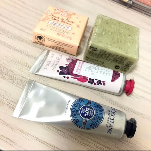 L'OCCITANE(ロクシタン)のロクシタン　ハンドクリーム　石鹸　セット コスメ/美容のボディケア(ハンドクリーム)の商品写真