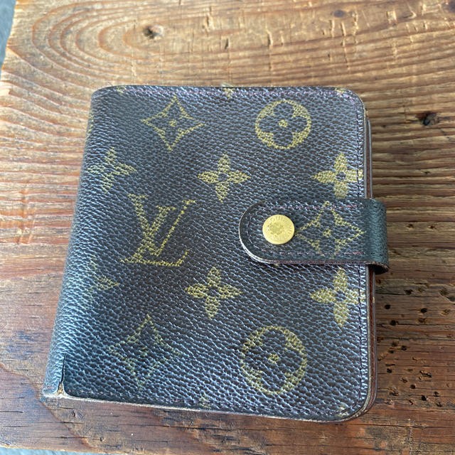 LOUIS VUITTON(ルイヴィトン)のvuitton  サイフ レディースのファッション小物(財布)の商品写真