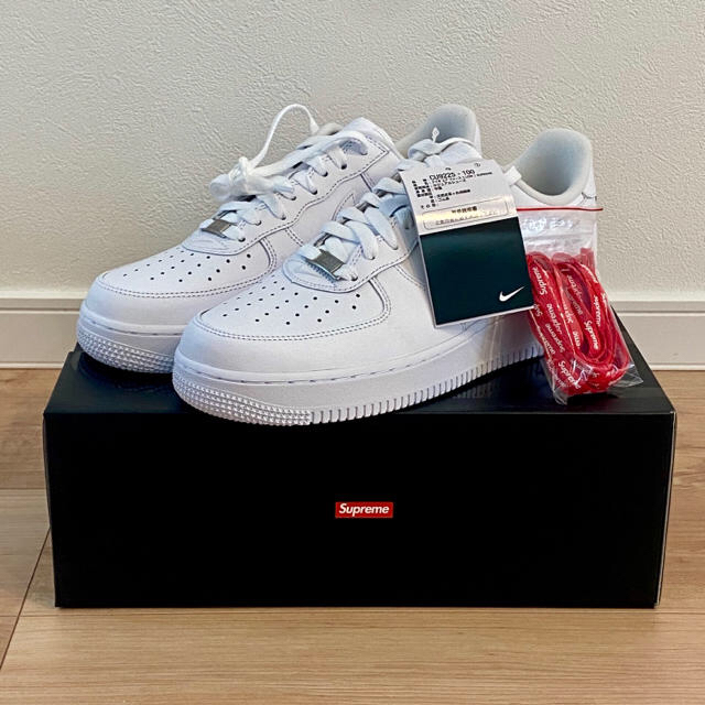 Supreme(シュプリーム)のNIKE AIR FORCE 1 LOW / SUPREME メンズの靴/シューズ(スニーカー)の商品写真