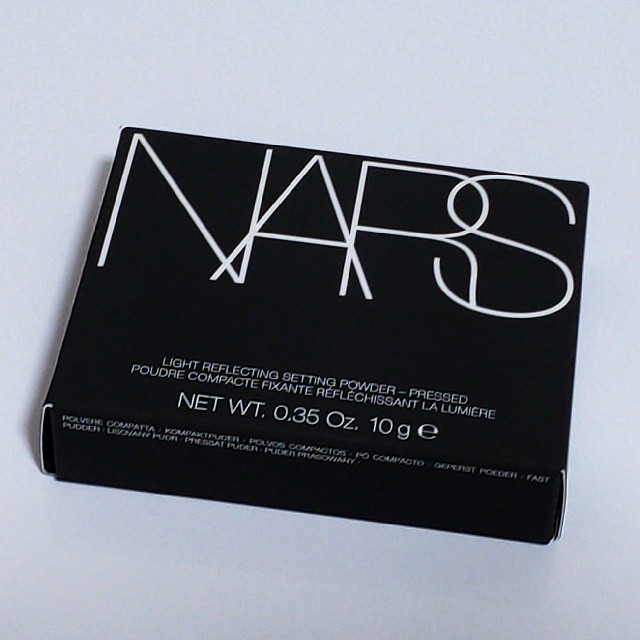 NARS(ナーズ)のNARS ナーズ ライトリフレクティング セッティングパウダー プレスト 10g コスメ/美容のベースメイク/化粧品(フェイスパウダー)の商品写真