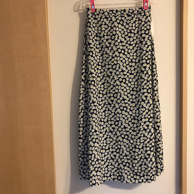 GU デイジープリントフレアロングスカート XL 新品未使用品タグ付き レディースのスカート(ロングスカート)の商品写真