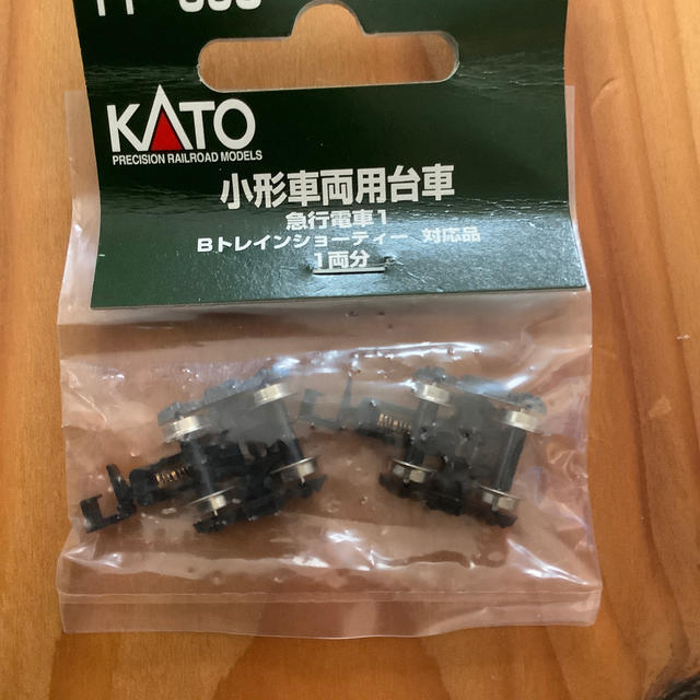 KATO`(カトー)のKATO Nゲージ　小型車両用台車11-098×2袋 エンタメ/ホビーのおもちゃ/ぬいぐるみ(鉄道模型)の商品写真