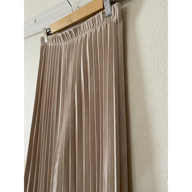 ZARA(ザラ)のZARA くすみピンク　スエード　プリーツスカート レディースのスカート(ひざ丈スカート)の商品写真
