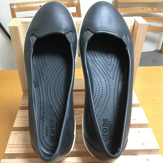 crocs(クロックス)のクロックス　黒　フラットシューズW7 レディースの靴/シューズ(バレエシューズ)の商品写真