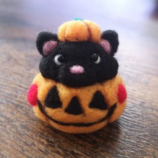 羊毛フェルト・ハロウィーン黒猫ちゃん(ぬいぐるみ)