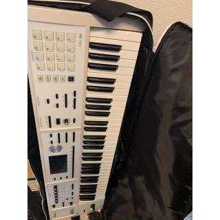 ローランド(Roland)のRoland FA-06 限定ホワイトカラー　美品(キーボード/シンセサイザー)