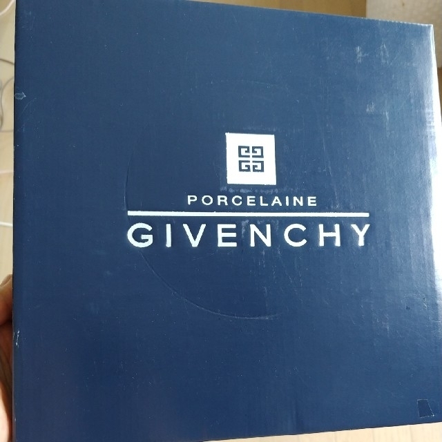 GIVENCHY(ジバンシィ)の【新品・未使用】ジバンシー　コーヒーセット５客トレー付 インテリア/住まい/日用品のキッチン/食器(グラス/カップ)の商品写真