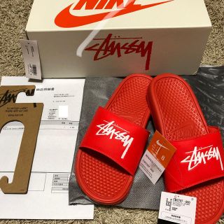 ステューシー(STUSSY)の【新品26.0】STUSSY / NIKE ベナッシ サンダル 赤(サンダル)