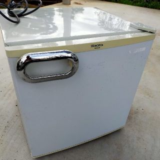 1ドア冷蔵庫46ｌ　小型　モリタ　MR-D50A(冷蔵庫)