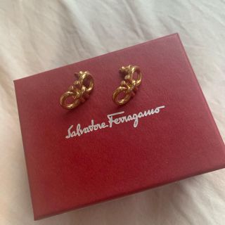 サルヴァトーレフェラガモ(Salvatore Ferragamo)のぐみ様専用(ピアス)