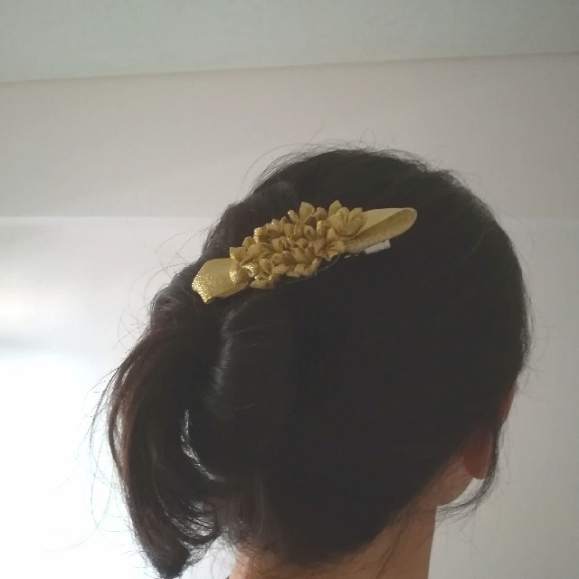 ラッピング無料☆リボンの金木犀ゴールド ヘアクリップ/バレッタ　リボンフラワー ハンドメイドのアクセサリー(ヘアアクセサリー)の商品写真