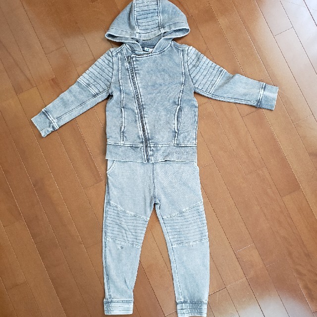 H&M(エイチアンドエム)のH&M　セットアップ　120cm　男の子 キッズ/ベビー/マタニティのキッズ服男の子用(90cm~)(Tシャツ/カットソー)の商品写真