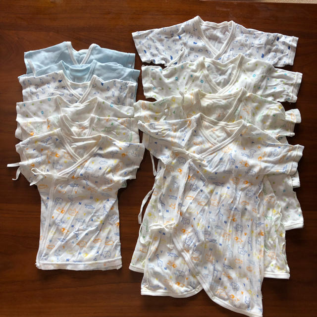 アカチャンホンポ(アカチャンホンポ)の新生児肌着　10枚 キッズ/ベビー/マタニティのベビー服(~85cm)(肌着/下着)の商品写真