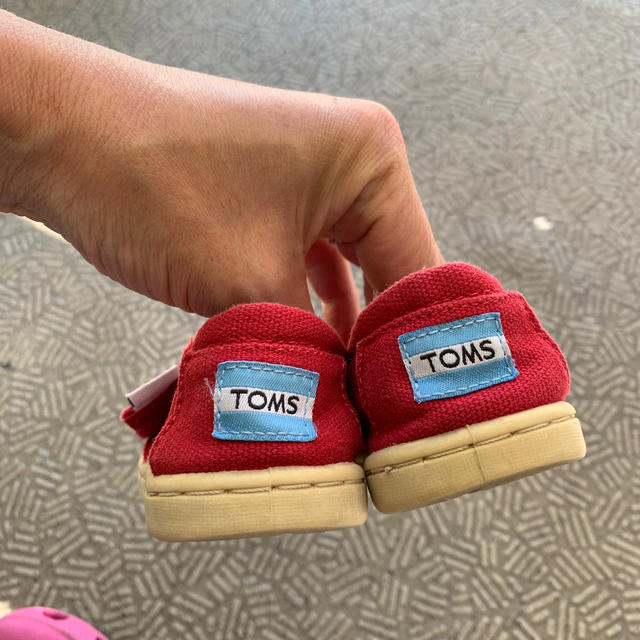 TOMS(トムズ)のTOMS スリッポン キッズ/ベビー/マタニティのベビー靴/シューズ(~14cm)(スリッポン)の商品写真