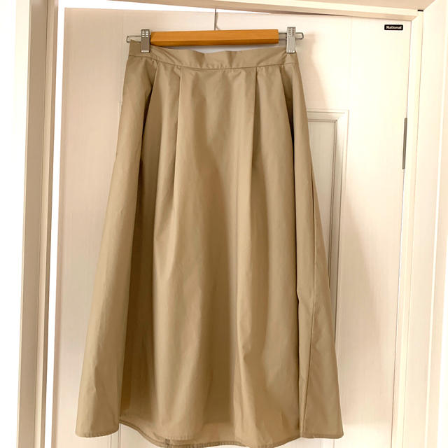 GU(ジーユー)のGUベージュスカート レディースのスカート(ひざ丈スカート)の商品写真