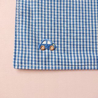 ファミリア(familiar)の【ハンドメイド】ブルーカーワッペン付ランチョンマット 左(外出用品)