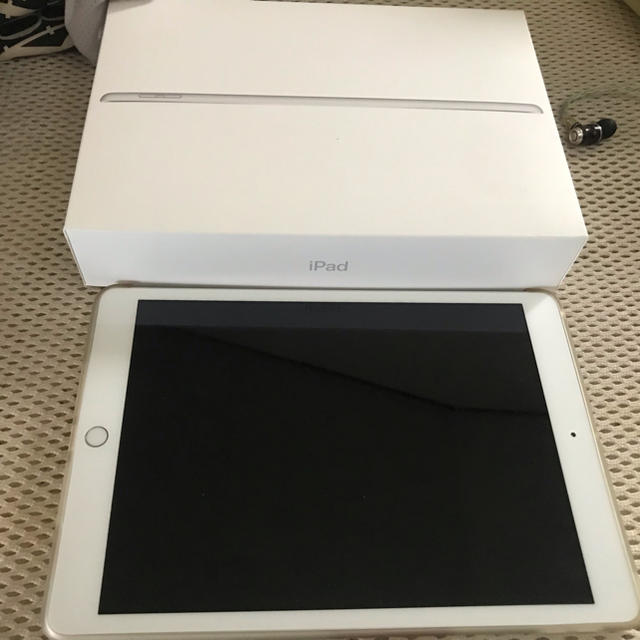 第7世代ipad wi-fi 32GB+純正キーボード