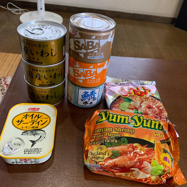 びびごん様専用　缶詰と即席ラーメン 食品/飲料/酒の加工食品(インスタント食品)の商品写真