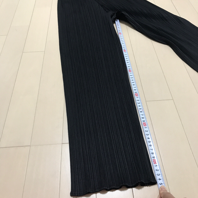 PLEATS PLEASE ISSEY MIYAKE(プリーツプリーズイッセイミヤケ)のPLEATS  PLEATSE イッセミヤケ レディースのパンツ(カジュアルパンツ)の商品写真