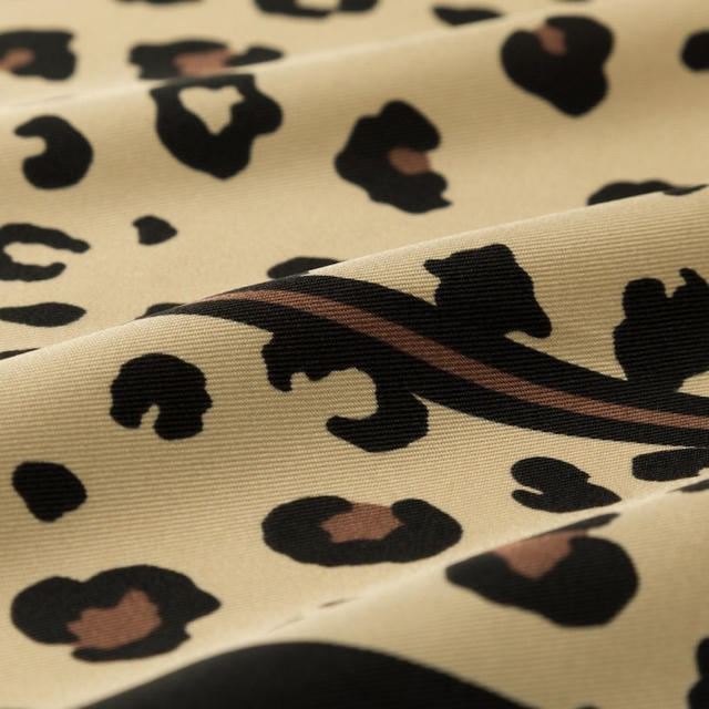 GU(ジーユー)のGU/ジーユー  レオパードプリントスカーフ ベージュ ブラウン 茶色 レディースのファッション小物(バンダナ/スカーフ)の商品写真