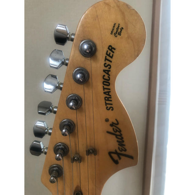 fender ストラトキャスター クリーム色