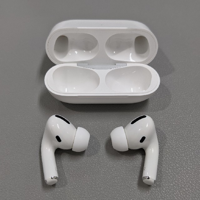 Apple(アップル)のApple AirPods Pro 美品 スマホ/家電/カメラのオーディオ機器(ヘッドフォン/イヤフォン)の商品写真