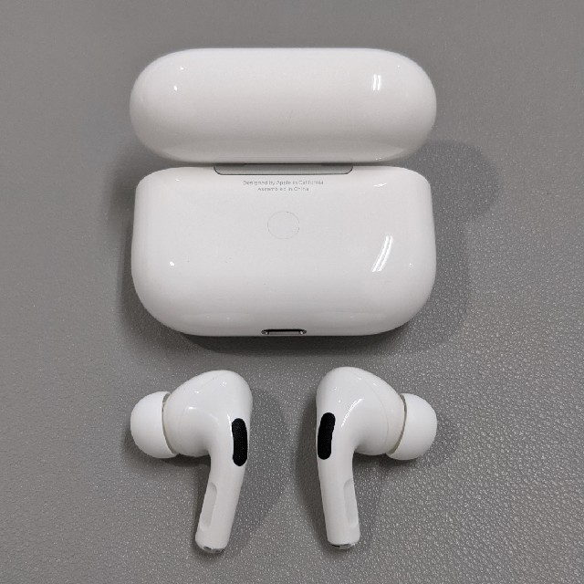 Apple(アップル)のApple AirPods Pro 美品 スマホ/家電/カメラのオーディオ機器(ヘッドフォン/イヤフォン)の商品写真