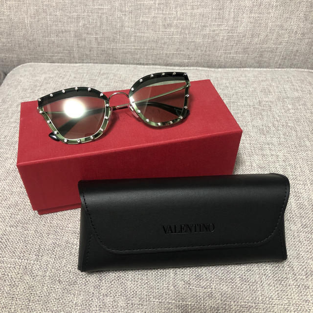 VALENTINO(ヴァレンティノ)のVALENTINO ヴァレンティノ　サングラス レディースのファッション小物(サングラス/メガネ)の商品写真