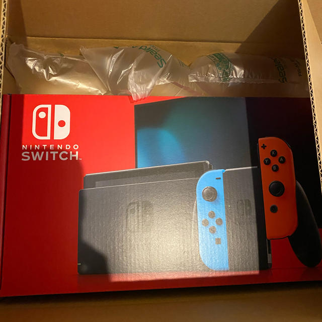 新品未使用　任天堂Nintendo Switch ネオンブルー/レッド