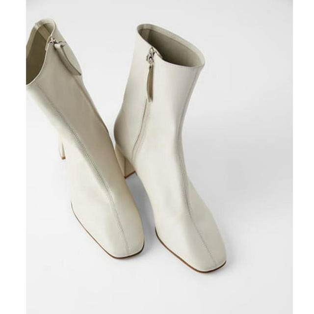 ZARA(ザラ)の新品タグ付　ZARA ソフトレザーハイヒールアンクルブーツ　ホワイト　38サイズ レディースの靴/シューズ(ブーツ)の商品写真