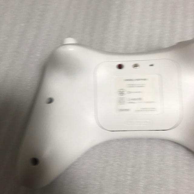 wii U プロコントローラー　白　ケーブル付き エンタメ/ホビーのゲームソフト/ゲーム機本体(その他)の商品写真