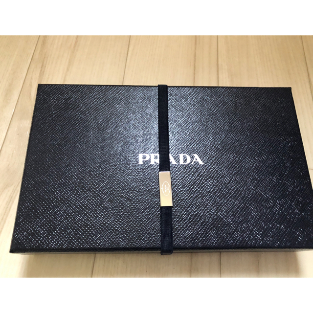 PRADA(プラダ)の新品未使用　PRADA サフィアーノ　お財布ショルダー チェーンウォレット レディースのバッグ(ショルダーバッグ)の商品写真