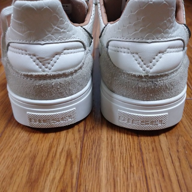 DIESEL(ディーゼル)のDIESEL ディーゼル スニーカー メンズ 白  メンズの靴/シューズ(スニーカー)の商品写真