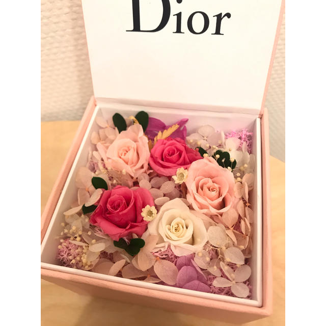 Dior(ディオール)の(非売品)ディオールdior プリザーブドフラワー ノベルティ ハンドメイドのフラワー/ガーデン(プリザーブドフラワー)の商品写真