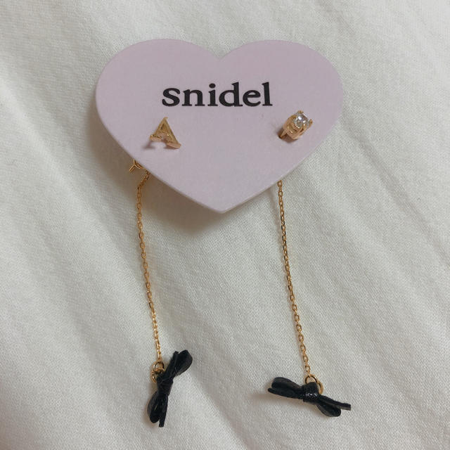 SNIDEL(スナイデル)のsnidel イニシャルピアス　A レディースのアクセサリー(ピアス)の商品写真