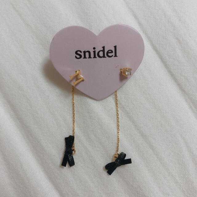 SNIDEL(スナイデル)のsnidelイニシャルピアス　M レディースのアクセサリー(ピアス)の商品写真