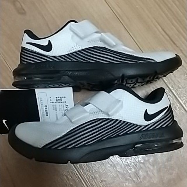 NIKE(ナイキ)のあやさん☆専用 キッズ/ベビー/マタニティのキッズ靴/シューズ(15cm~)(スニーカー)の商品写真