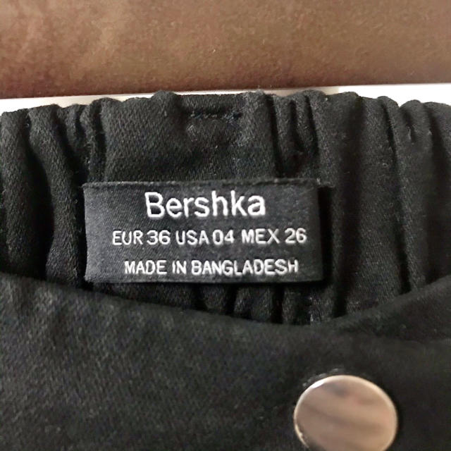 Bershka(ベルシュカ)のBershka カーゴパンツ ブラック 黒 レディースのパンツ(ワークパンツ/カーゴパンツ)の商品写真